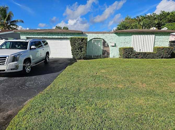8625 Claridge Dr Miramar, FL 33025