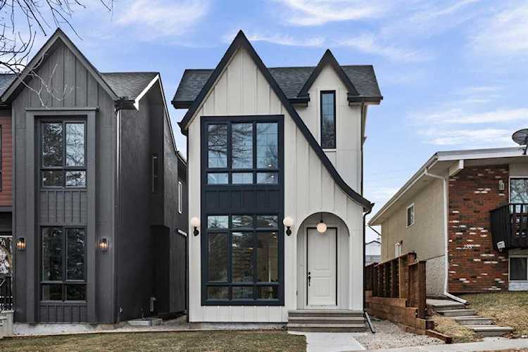 231 27 Ave NW Calgary, AB T2M 2H5