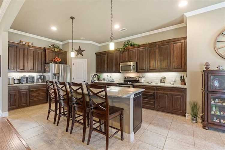 4333 County Road 1103 Grandview, TX 76050
