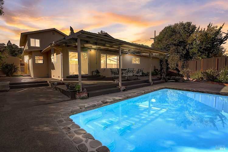 93 Corte Roble Novato, CA 94949