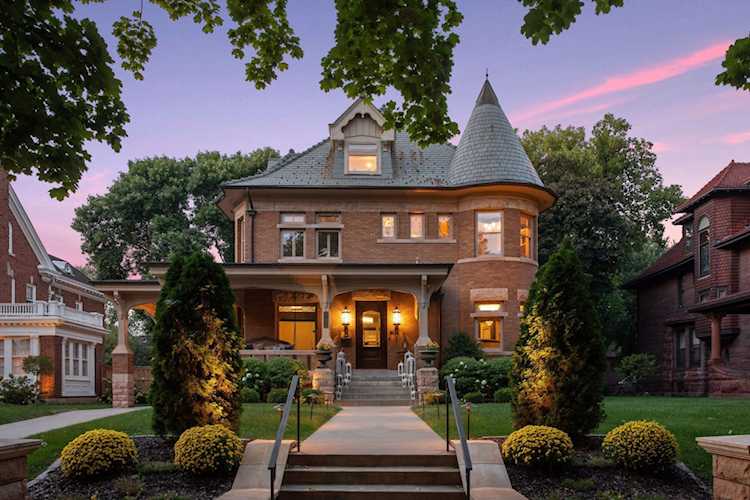 1009 Summit Avenue Saint Paul, MN 55105