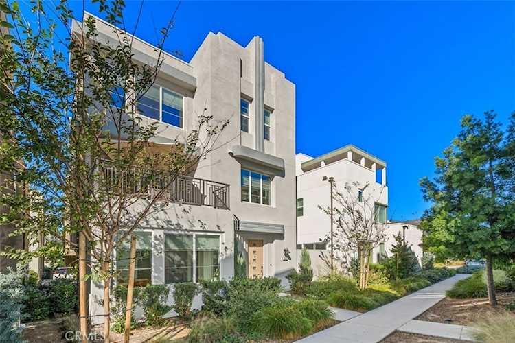 556 Cultivate Irvine, CA 92618