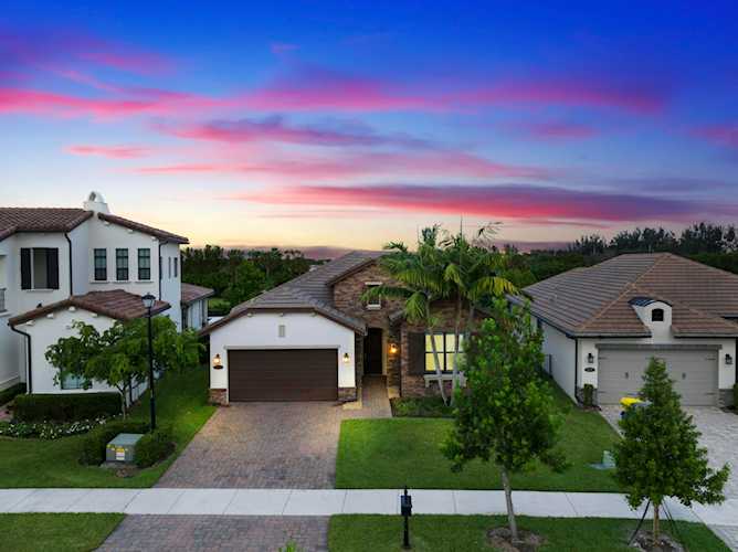 9139 Grand Prix Lane Boynton Beach, FL 33472
