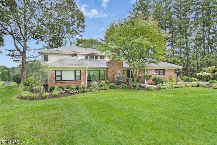 307 Hilltop Rd Mendham Boro, NJ 07945