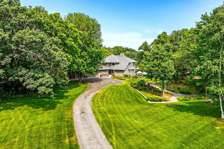4 Fenlea Circle Dellwood, MN 55110