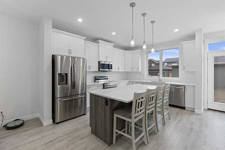 175 Evanscrest Place NW Calgary, AB T3P 1J5