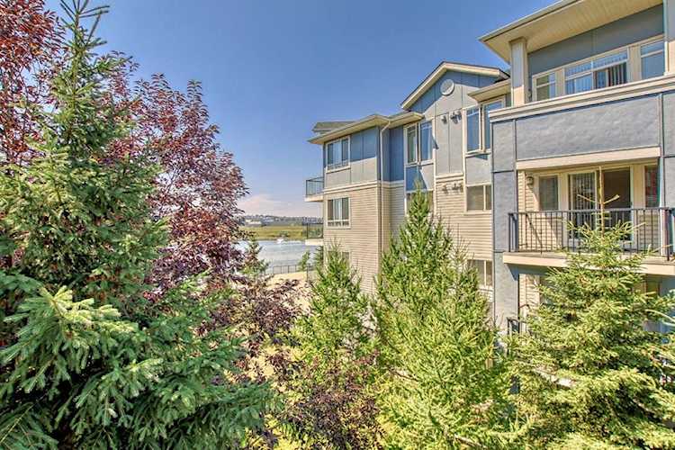 156 Country Village Circle NE #305 Calgary, AB T3K 0E5