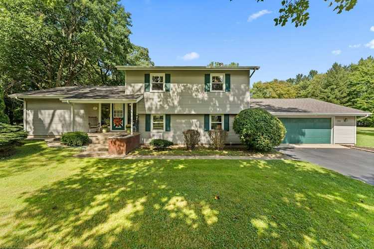 2501 Riverview Dr Chesterton, IN 46304