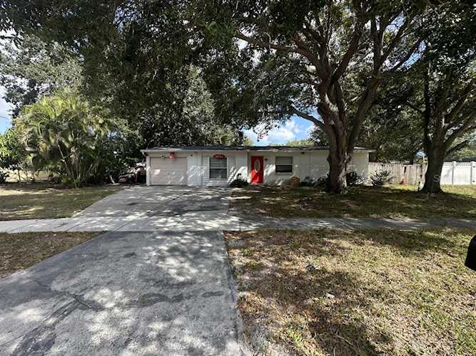 8551 Lantana Dr Seminole, FL 33777