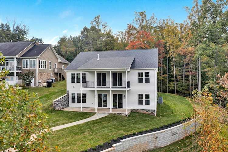 193 Strawberry Banks Moneta, VA 24121