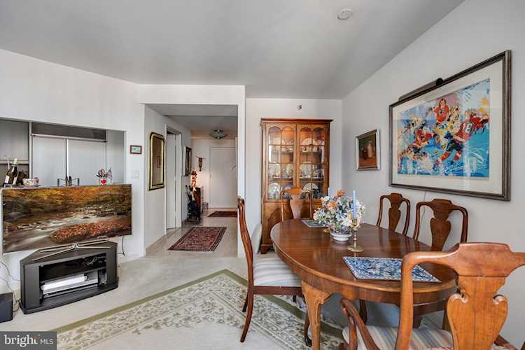 202 W Rittenhouse SQUARE #1105 Philadelphia, PA 19103