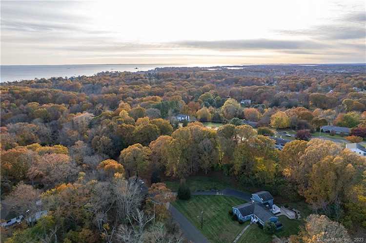 102 Sunset Hill Dr Branford, CT 06405