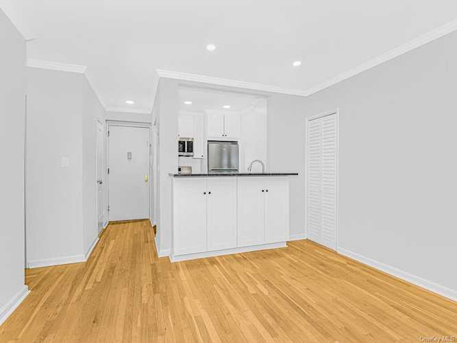 679 W 239th Ave #3K Bronx, NY 10463