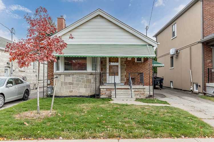 35 Norlong Blvd Toronto, ON M4C 3W8