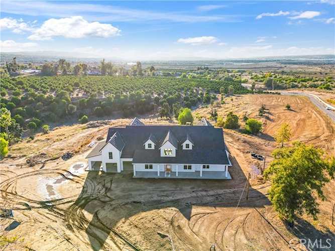 32135 Sapphire Street Mentone, CA 92359