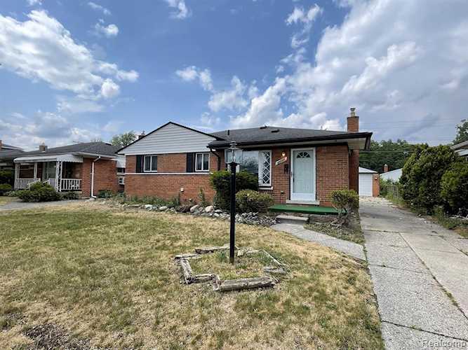 30150 Matthew St Westland, MI 48186 home for sale, MLS#20230045613 | Dwellings Michigan Real Estate Photo 1