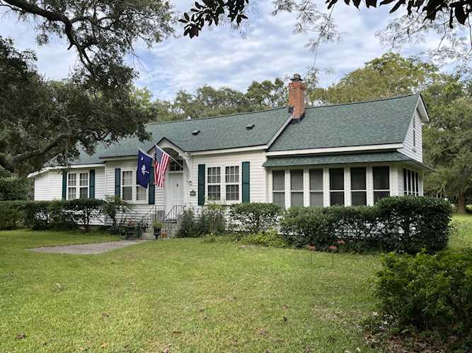 718 Morrison Street Mcclellanville, SC 29458