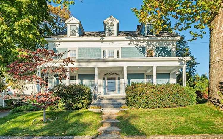 19 Charles St Braintree, MA 02184