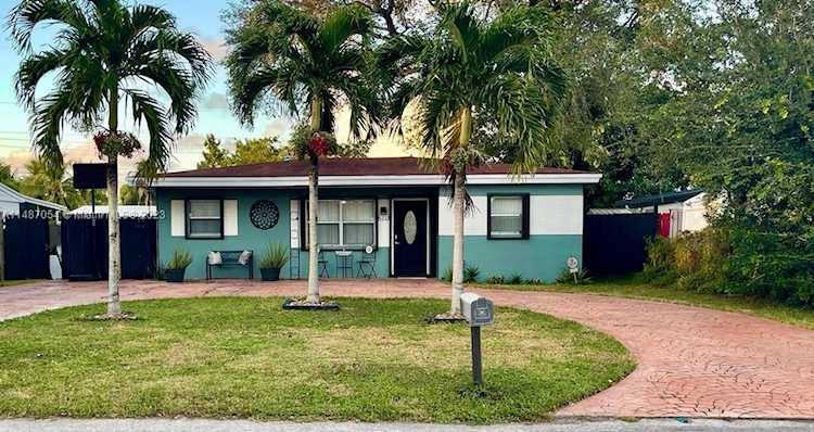 6313 Grant St Hollywood, FL 33024