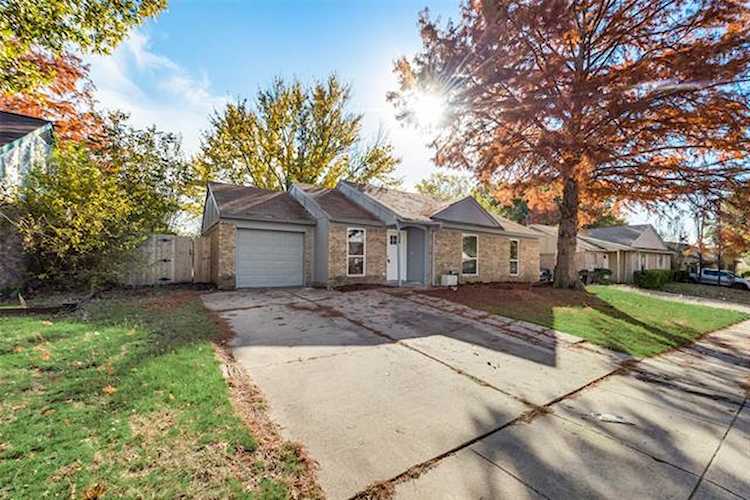 826 Cavalier Drive Arlington, TX 76017