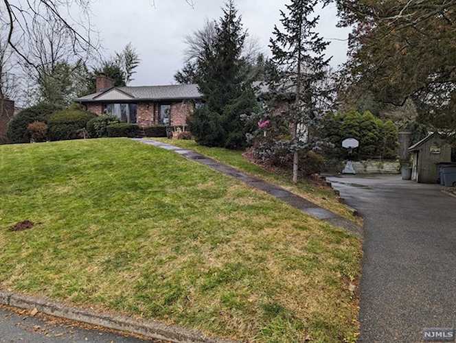 76 Standish Road Hillsdale, NJ 07642 MLS 23036458