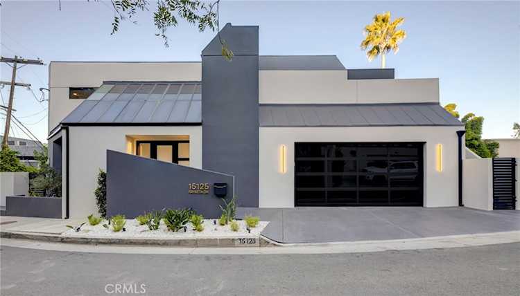 15125 Rayneta Dr Sherman Oaks, CA 91403