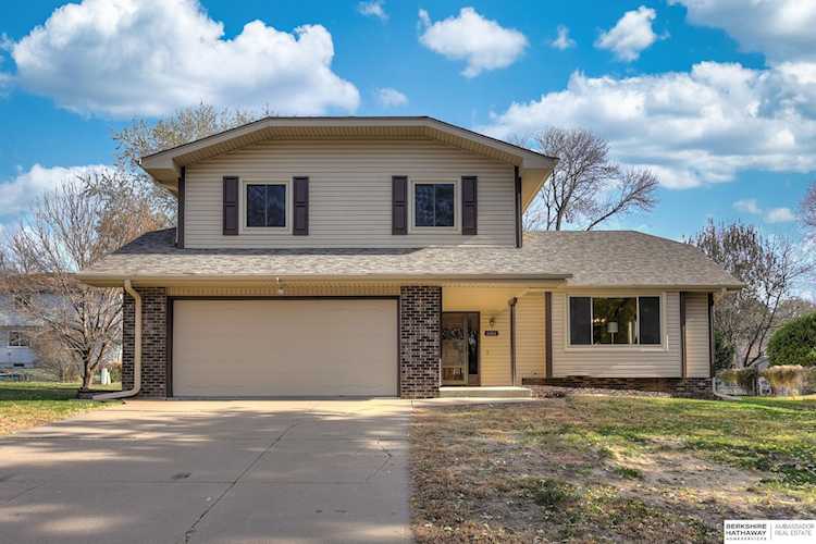 606 Mikelluke Circle Papillion, NE 68046