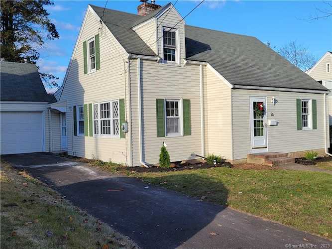 32 Crosshill Rd West Hartford, CT 06107