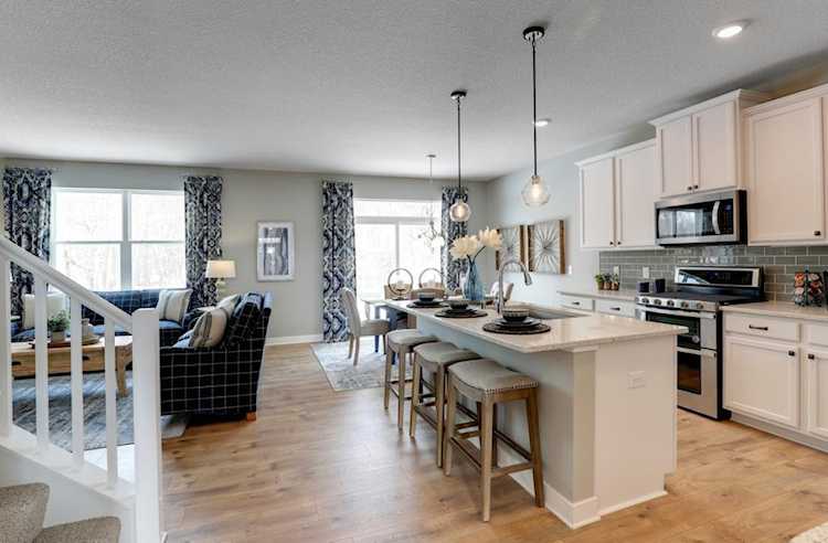 1651 Oak Creek Drive Chaska, MN 55318
