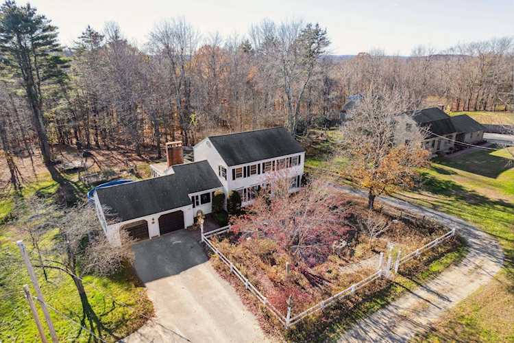 118 South Rd Kensington, NH 03833