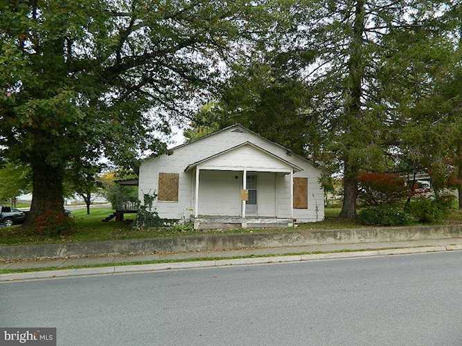 301 S 20th St Purcellville, VA 20132