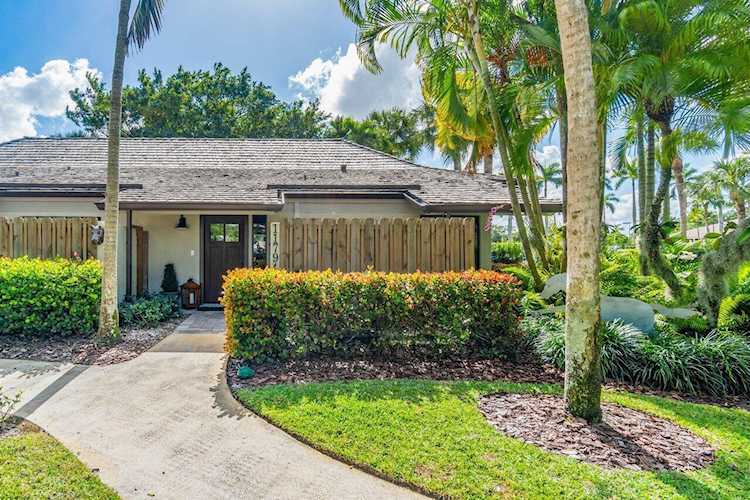 11794 Wimbledon Circle Wellington, FL 33414