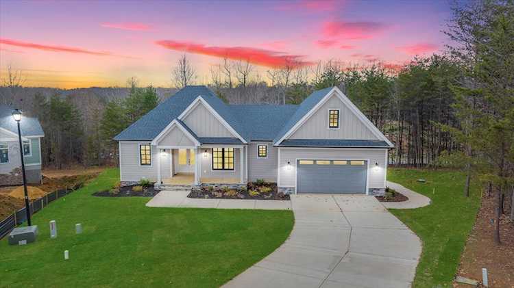 1169 Golf View Huddleston, VA 24104