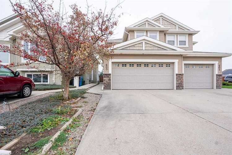 603 W Silkstone Point Lethbridge, AB T1J 4C5