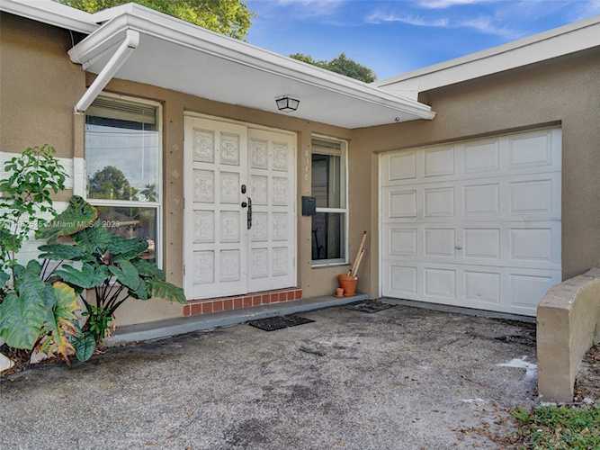 8340 NW 21st Ct Sunrise, FL 33322