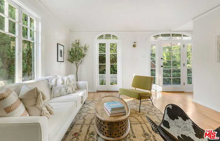 3914 Sunset Dr Los Angeles, CA 90027