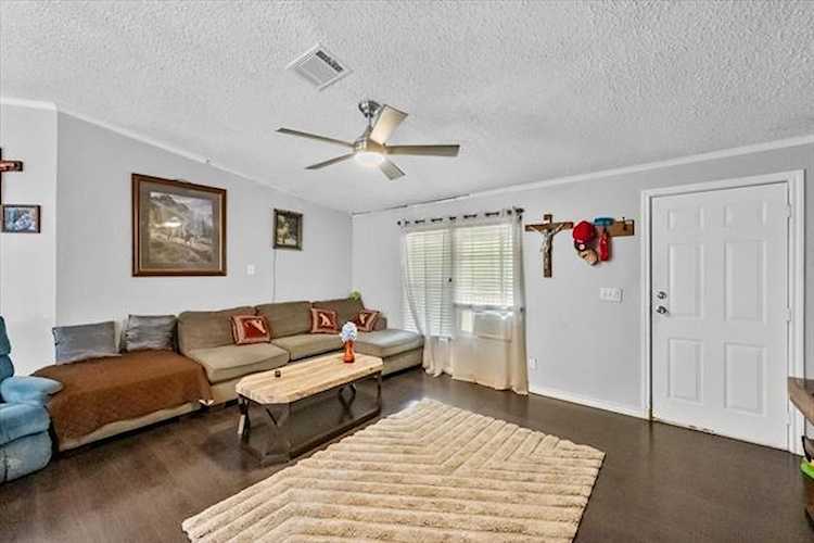 191 Southlake Drive Mabank, TX 75156