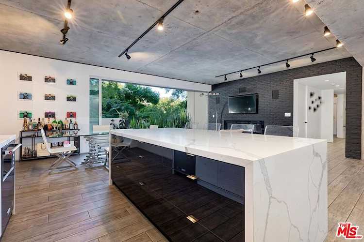 818 N Doheny Dr #203 West Hollywood, CA 90069