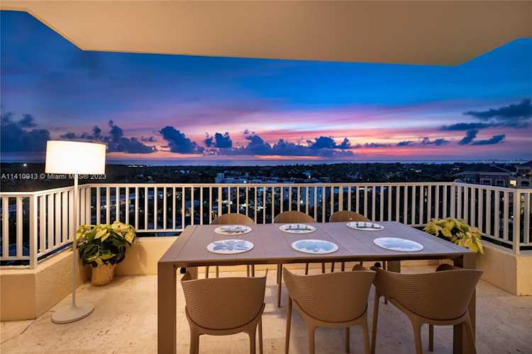 789 Crandon Blvd #902 Key Biscayne, FL 33149