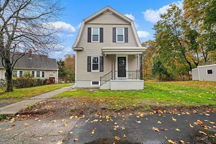 26 Snell St Attleboro, MA 02703
