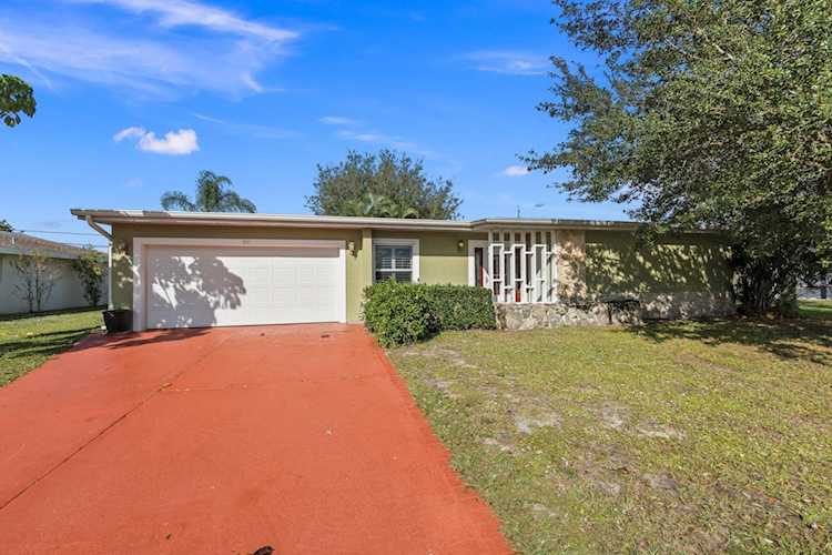 113 SE Calmoso Drive Port St Lucie, FL 34983