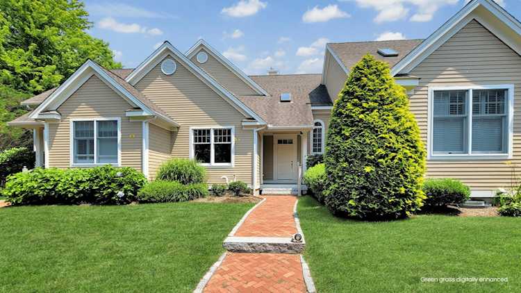 4 Quinns Way Mashpee, MA 02649