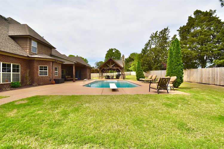 Haltom Real Estate, local REALTORS® Specialize in Selling Homes in