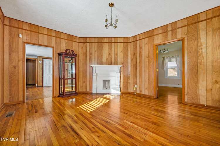 5748 Gate City Hwy Bristol, VA 24202 MLS 9960426