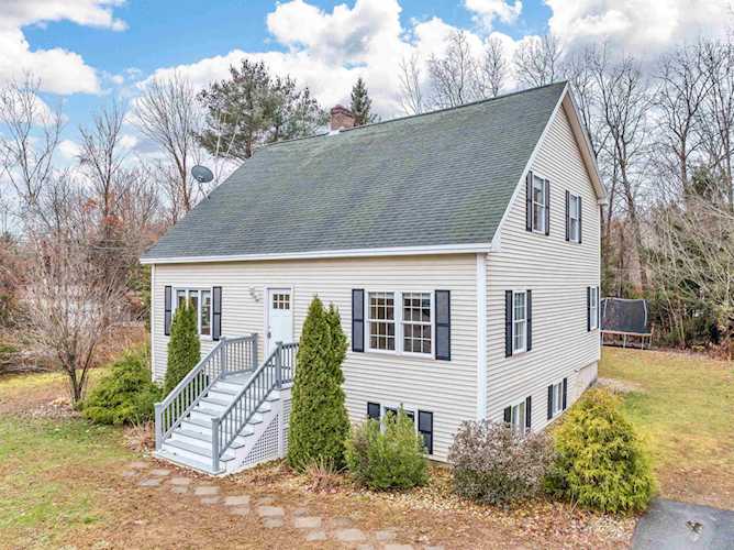 787 Salmon Falls Rd Rochester 03868 NH home for sale 420,000 4979470