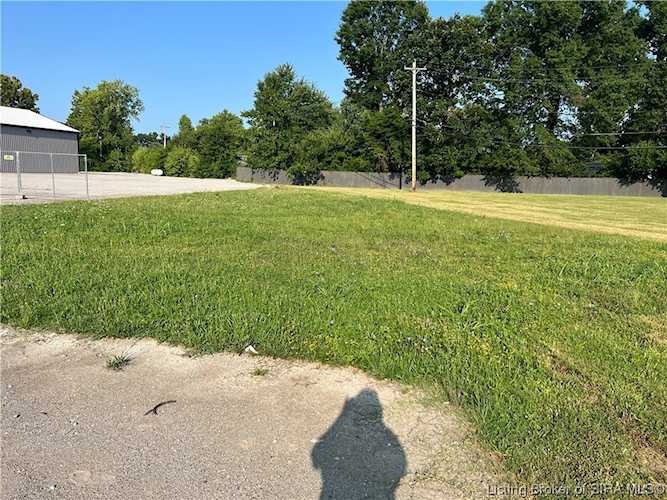 5927 Highway 31 E Clarksville, IN 47129 MLS 202405049