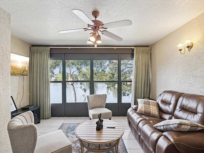 3861 Sailmaker Ln 2210 Holiday, FL 34691 MLS U8225447