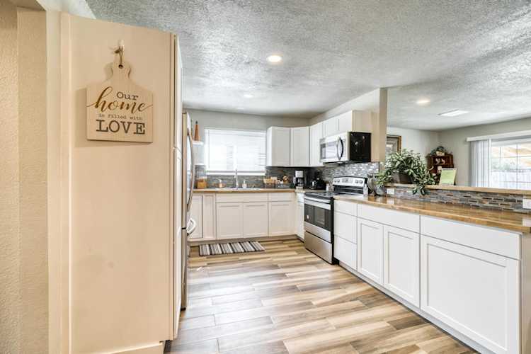 2341 Jonquil Way Redding, CA 96002 MLS 2412