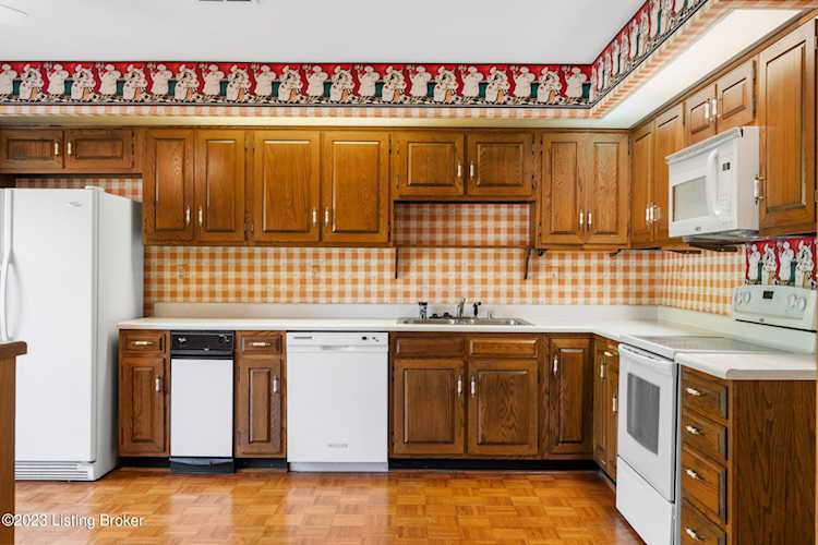 5803 Coach Gate Wynde Louisville KY 40207 MLS1652514