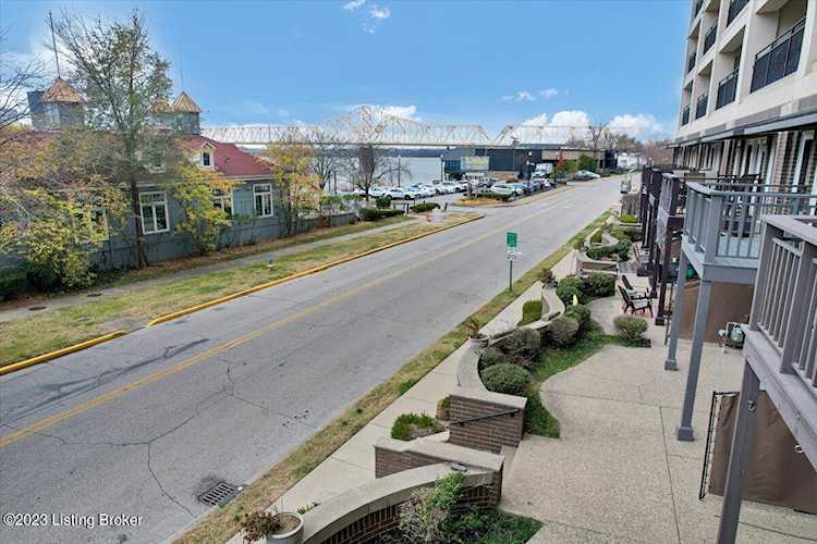 608 W Riverside Dr Jeffersonville IN 47130 MLS1652610